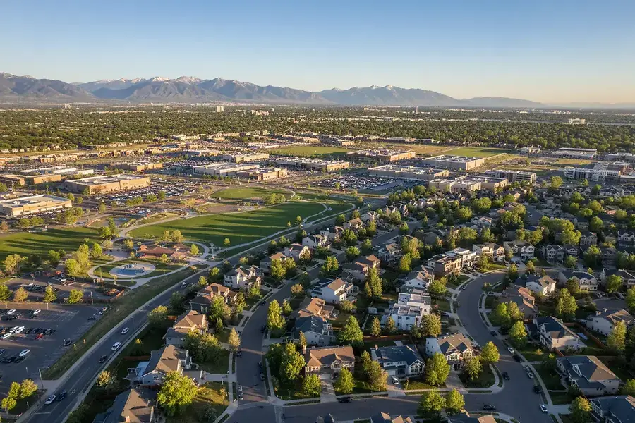 What to Expect When Buying in South Denver's Suburban Communities