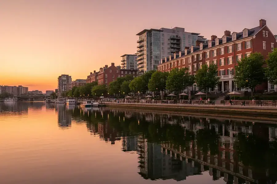 Waterfront Living in Old Town Alexandria: A Complete Buyer's Guide