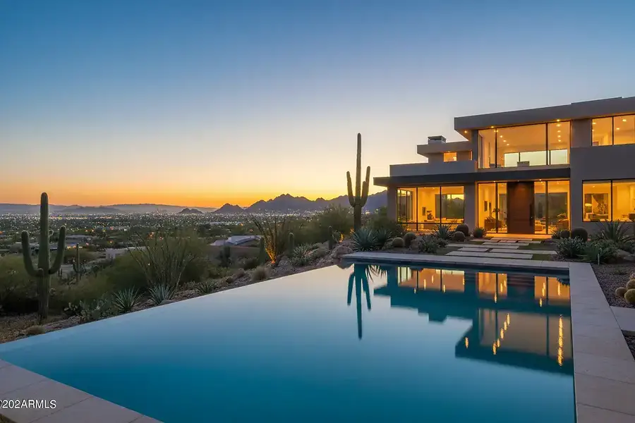Phoenix Home Selling: Timing Your Listing for Maximum Buyer Interest