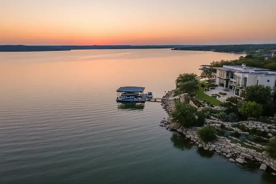 Waterfront Living in Spicewood: Your Guide to Lake Travis Homes