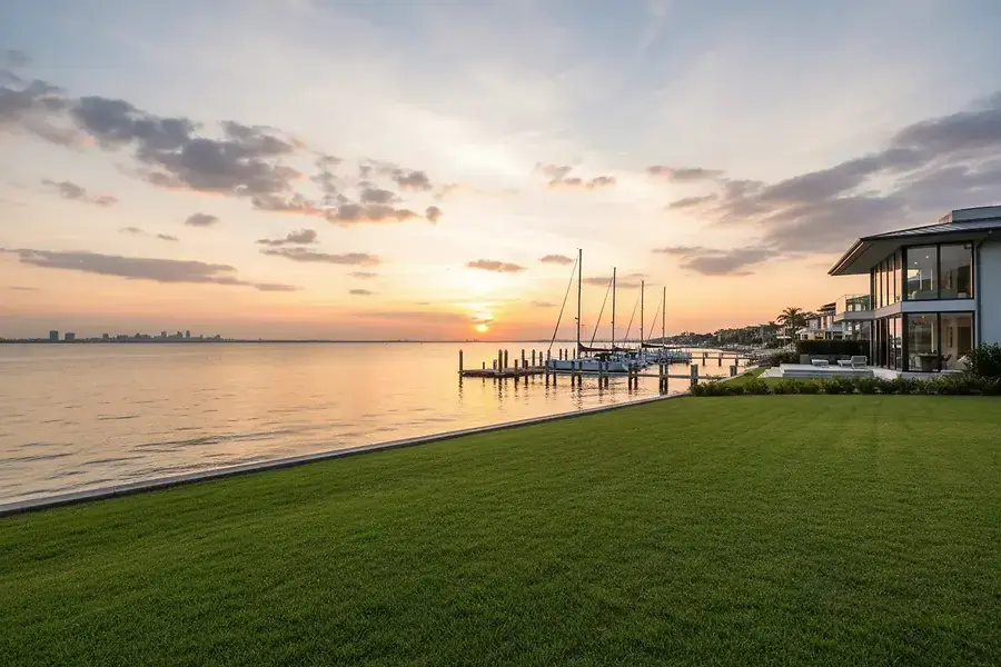 Waterfront Living: A Buyer's Guide to Staten Island & NJ Coastal Properties