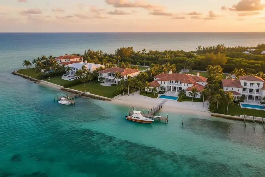 Waterfront Living in the Florida Keys: Choosing Your Ideal Coastal Home