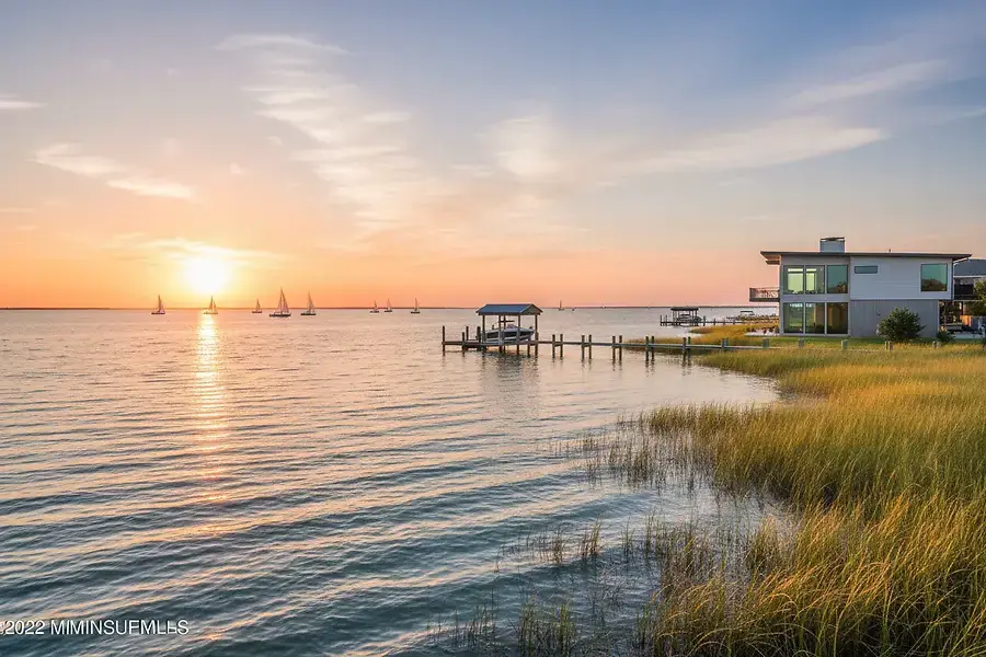 Waterfront Living Guide: Discovering Homes in Anahuac and Mont Belvieu
