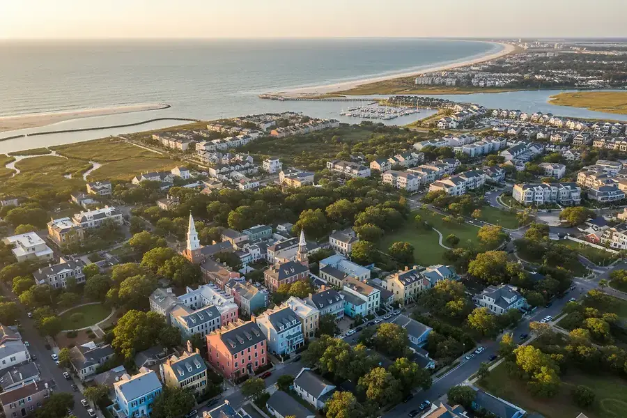 Choosing Between Charleston's Neighborhoods: A Buyer's Guide