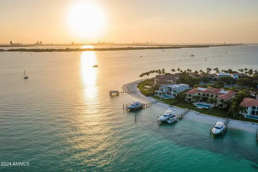 Waterfront Living in Sarasota Bay: Your Guide to Coastal Homes
